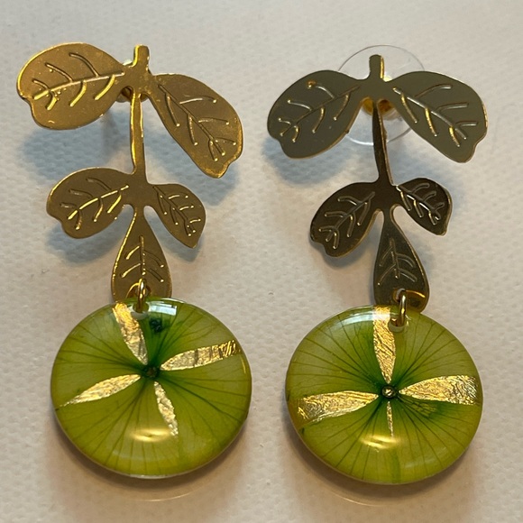 Handmade Green Real Flower Earrings - Picture 3 of 4